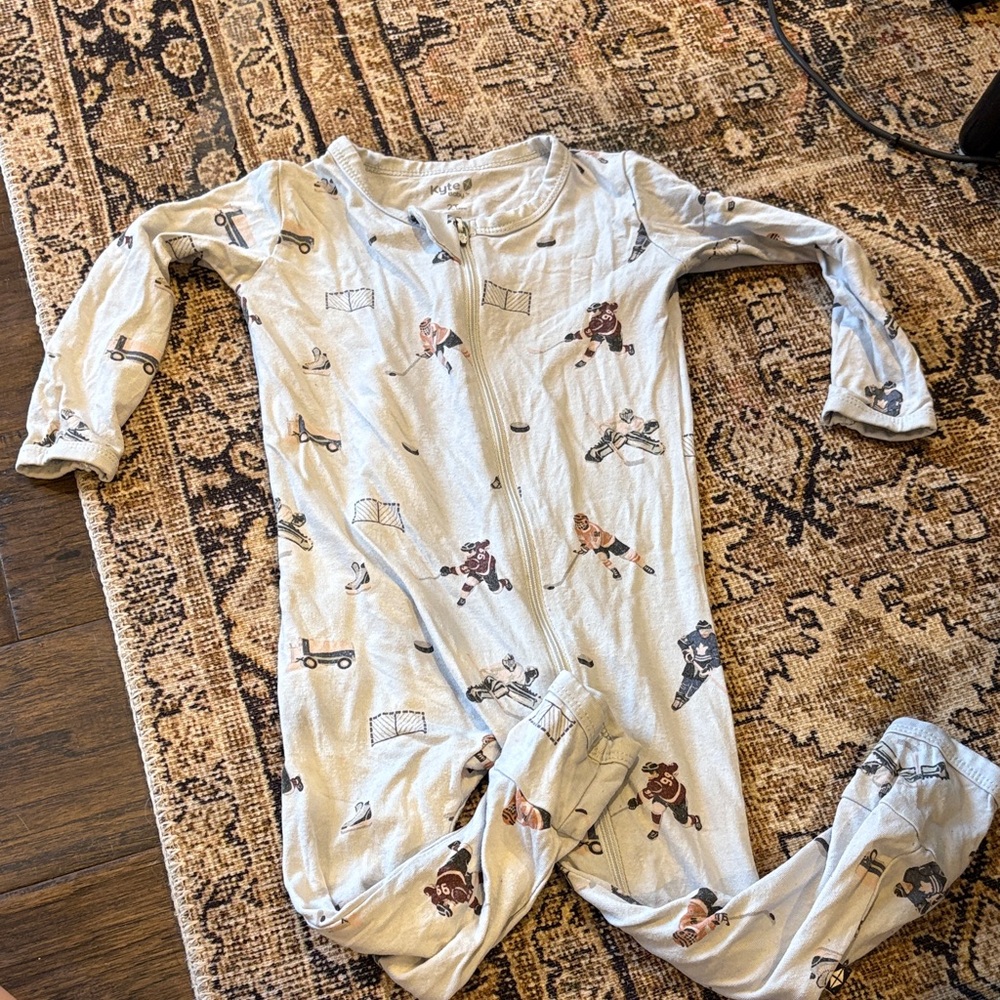 Kyte BABY Hockey zipper romper